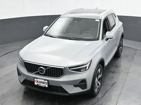 New 2025 Volvo XC40 B5 Core w/ Protection Package Premier image 36
