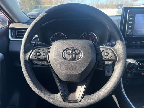 Used 2021 Toyota RAV4 LE image 17