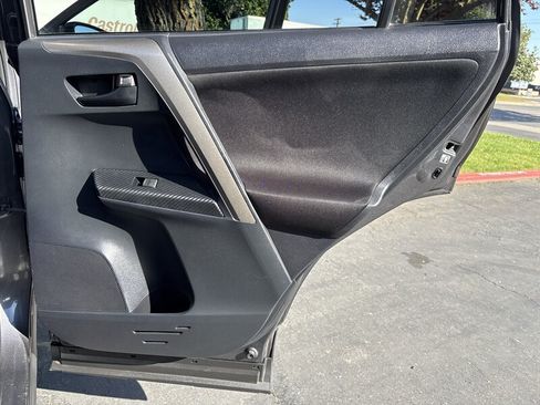 Used 2013 Toyota RAV4 XLE FWD image 34