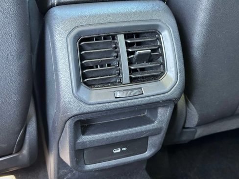 Certified 2023 Volkswagen Taos SE FWD image 12