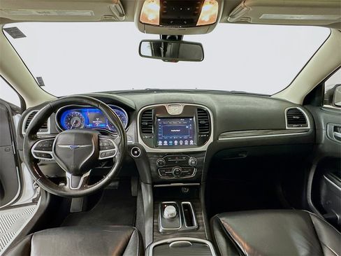 Used 2020 Chrysler 300 Touring L w/ Value Package image 3