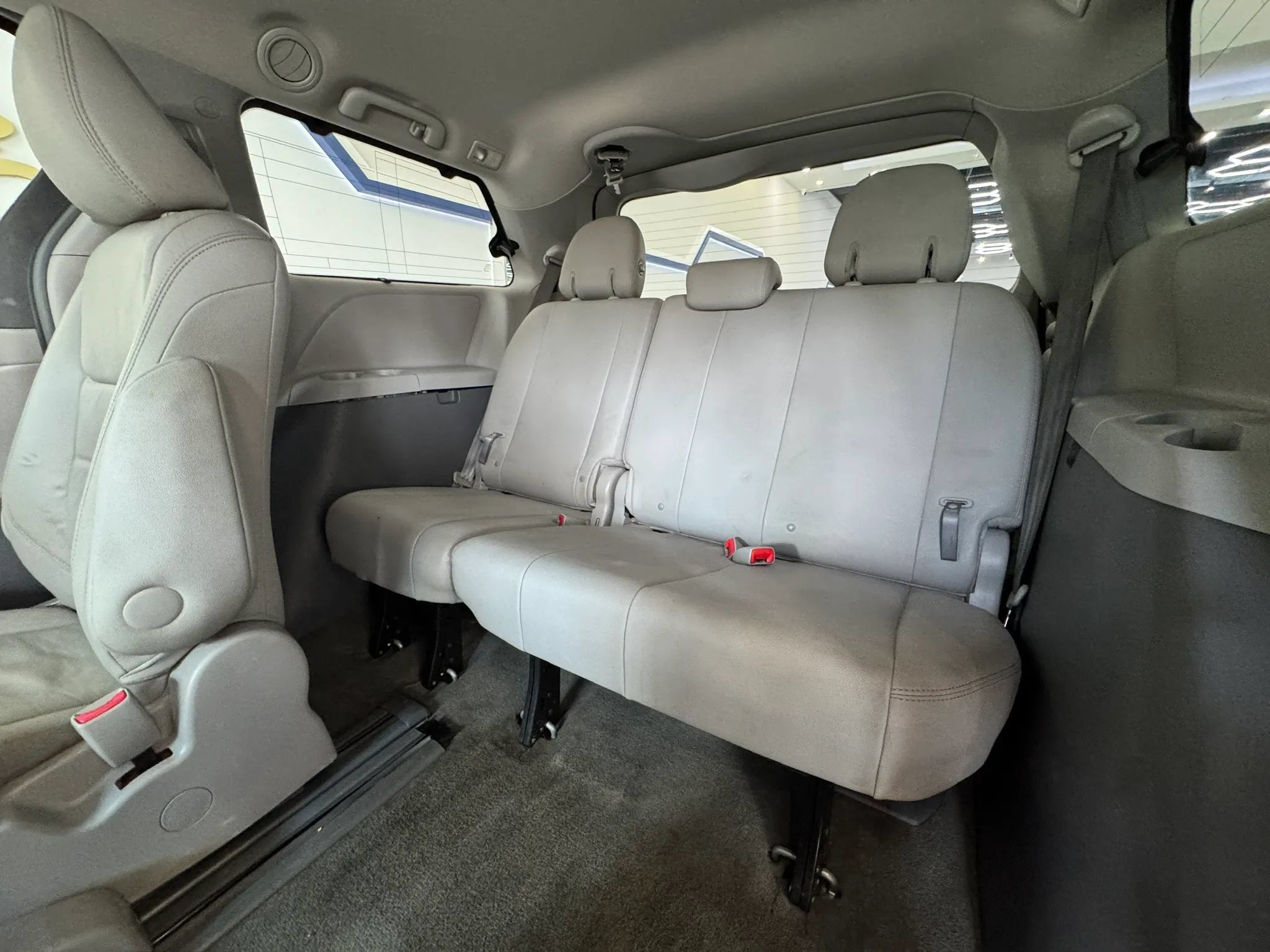 Used 2016 Toyota Sienna XLE FWD image 25