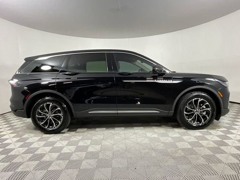 Used 2025 Lincoln Nautilus Premier image 5