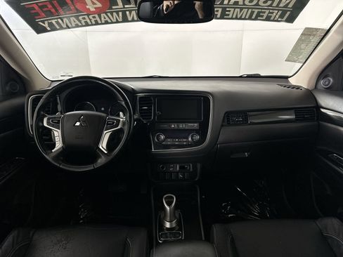 Used 2018 Mitsubishi Outlander SEL image 25