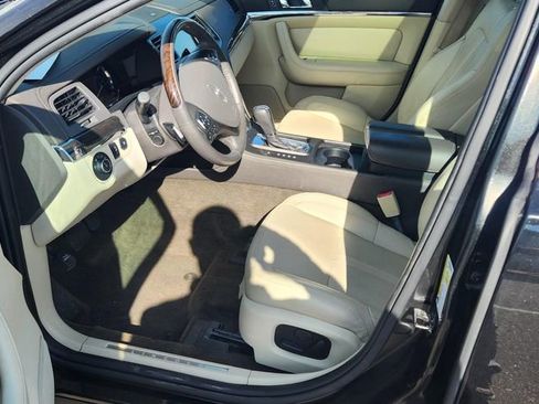 Used 2013 Lincoln MKS AWD image 5