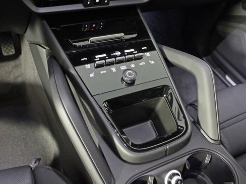 Certified 2026 Porsche Cayenne image 29