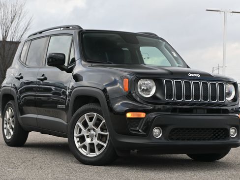 Used 2020 Jeep Renegade Latitude image 2