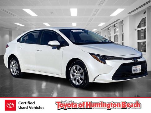 Certified 2025 Toyota Corolla LE image 1