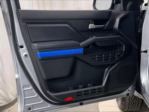 Certified 2025 Toyota Tacoma TRD Off-Road image 9