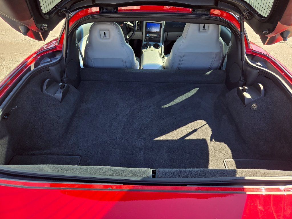 Used 2005 Chevrolet Corvette Coupe w/ Preferred Equipment Group RWD image 9