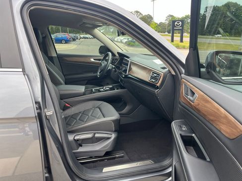 Used 2024 Volkswagen Atlas SE FWD image 40