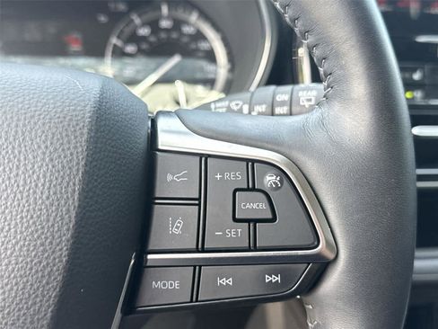 Used 2021 Toyota Highlander Limited AWD/4WD image 17