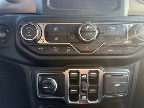Used 2021 Jeep Gladiator Willys image 13