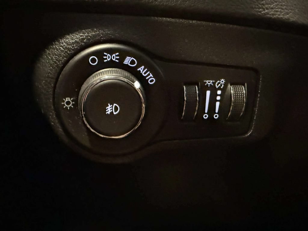 Used 2021 Jeep Compass Limited w/ Sun and Sound Group AWD/4WD image 43