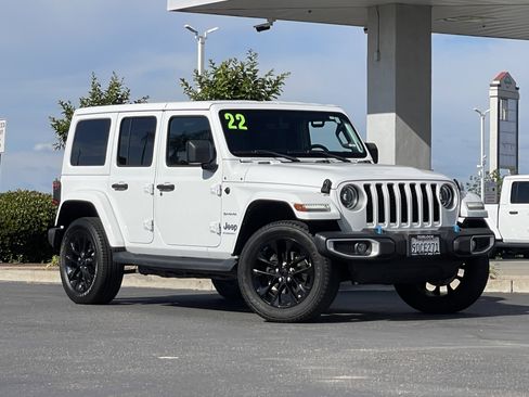 Used 2023 Jeep Wrangler Unlimited Sahara w/ Cold Weather Group AWD/4WD image 2