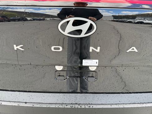 Certified 2025 Hyundai Kona SE image 11