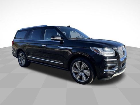 Used 2018 Lincoln Navigator L Reserve w/ Technology Package AWD/4WD image 3