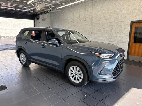 Certified 2025 Toyota Grand Highlander AWD image 1