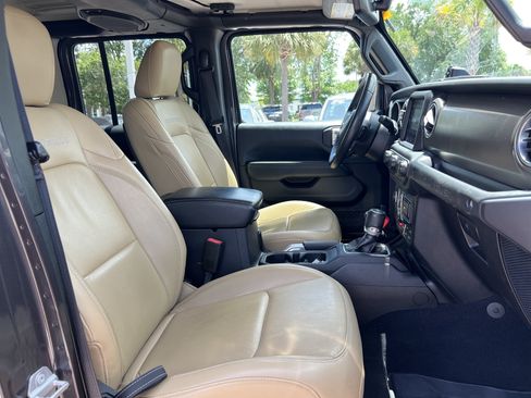 Used 2018 Jeep Wrangler Unlimited Rubicon AWD/4WD image 33
