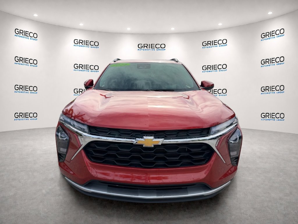 Used 2024 Chevrolet Trax LT w/ Driver Confidence Package FWD image 2