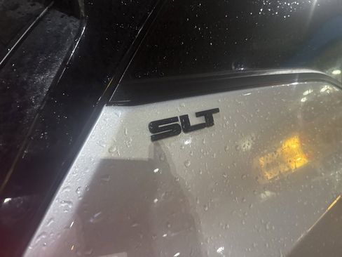 Used 2021 GMC Terrain SLT w/ Elevation Edition image 4