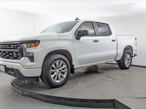 Used 2022 Chevrolet Silverado 1500 Custom RWD image 2