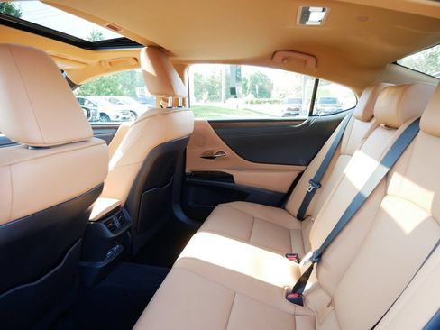 Certified 2024 Lexus ES 250 w/ Premium Package AWD/4WD image 11