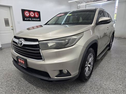 Used 2015 Toyota Highlander XLE FWD image 8