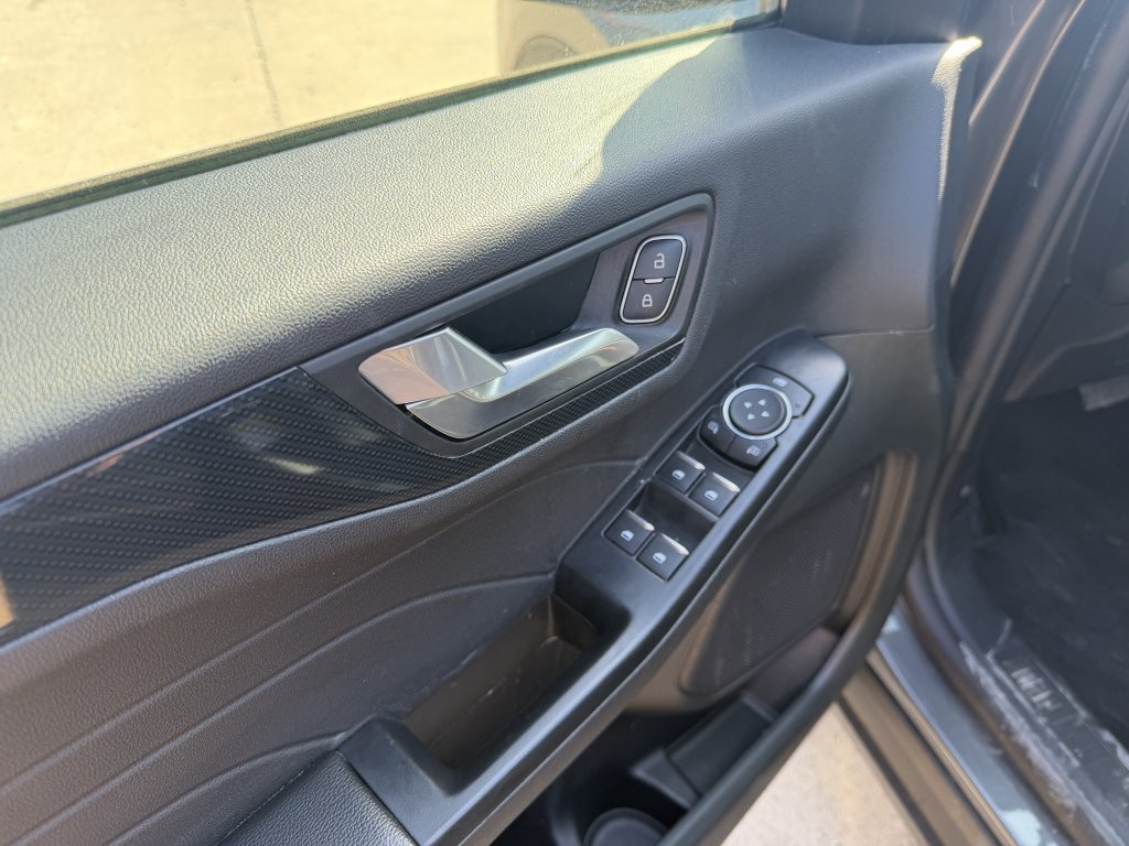 Used 2025 Ford Escape ST-Line Select AWD/4WD image 9
