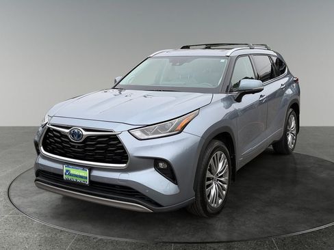 Used 2023 Toyota Highlander Platinum AWD/4WD image 3