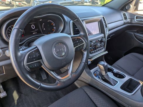 Used 2021 Jeep Grand Cherokee Laredo image 17