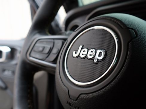 Used 2025 Jeep Wrangler Unlimited Rubicon 392 image 31