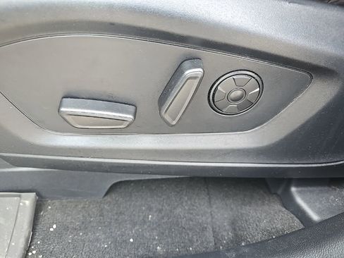 Used 2025 Ford Explorer Platinum w/ Ultimate Package image 11