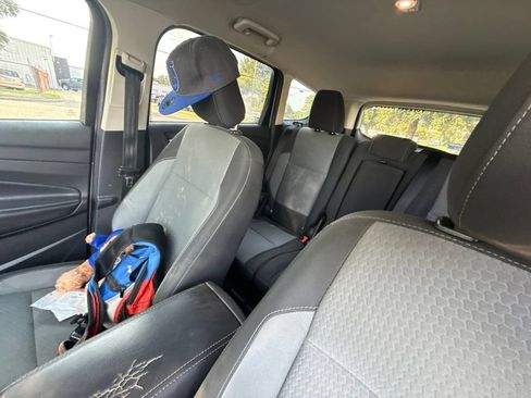Used 2019 Ford Escape SE FWD image 21