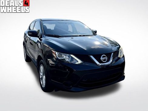 Used 2017 Nissan Rogue Sport S w/ S Appearance Package FWD image 3