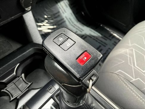 Used 2017 Toyota Tacoma TRD Off-Road w/ Tow Package (A/T) AWD/4WD image 37