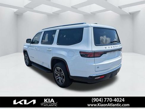 Used 2025 Jeep Wagoneer 4WD w/ Convenience Group I image 5