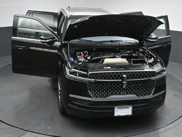 Certified 2025 Lincoln Navigator Reserve AWD/4WD image 55