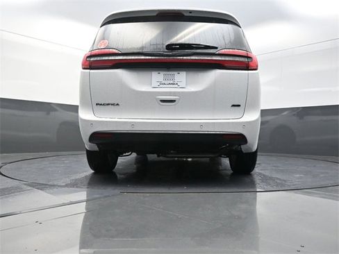 New 2026 Chrysler Pacifica Select image 22