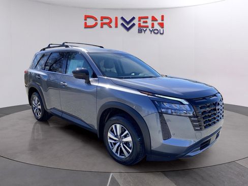 New 2026 Nissan Pathfinder SL image 7