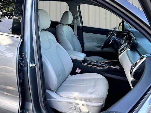 Used 2023 Kia Sorento SX Prestige w/ Panoramic Sunroof Package image 18