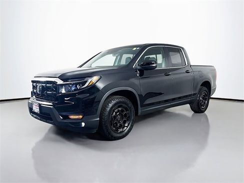 Used 2025 Honda Ridgeline RTL+ image 2