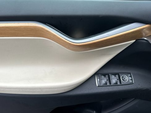 Used 2018 Tesla Model X 100D image 10