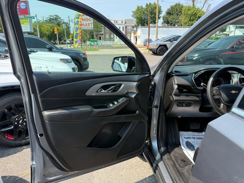 Used 2020 Chevrolet Traverse LS AWD/4WD image 11