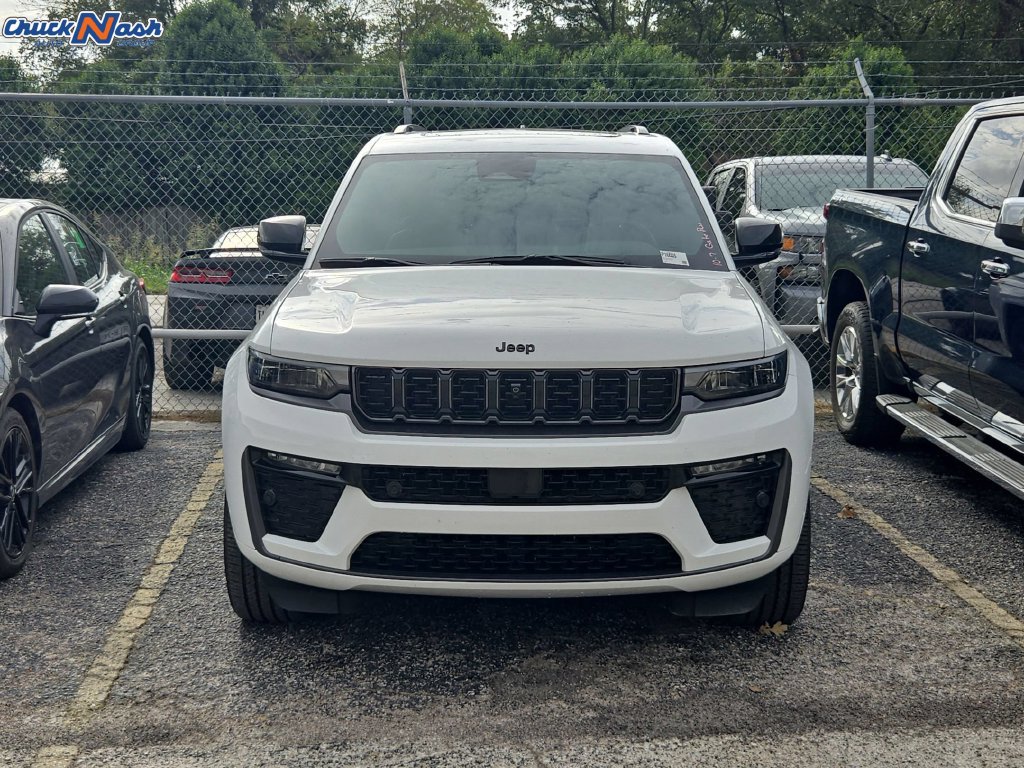Used 2026 Jeep Grand Cherokee Limited AWD/4WD image 2