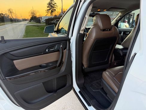 Used 2016 GMC Acadia SLT FWD image 17