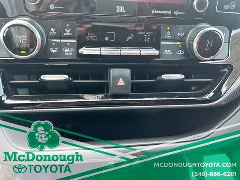 Used 2022 Toyota Highlander XSE AWD/4WD image 16