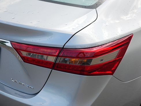 Used 2017 Toyota Avalon Limited w/ Four Season Package FWD image 17