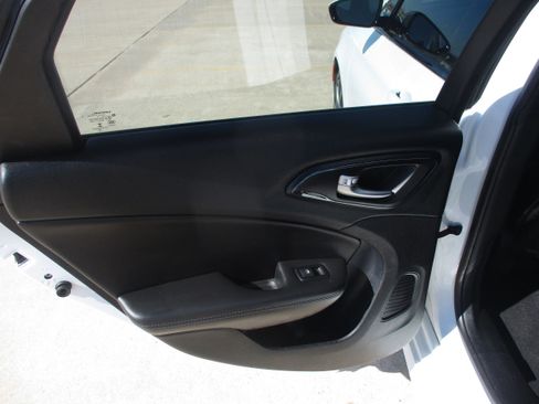 Used 2015 Chrysler 200 S w/ Navigation & Sound Group I image 6