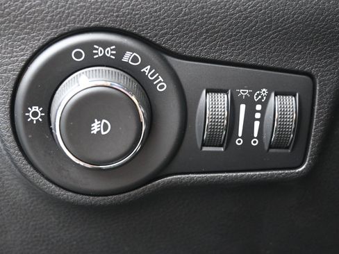 Used 2022 Jeep Compass Limited w/ Sun and Sound Group AWD/4WD image 12